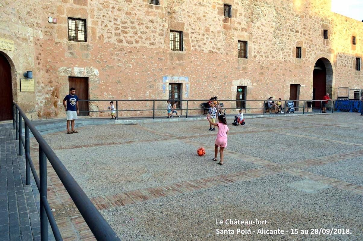 23 SANTA POLA CHATEAU FORT ET PLACE GLORIETA (58).JPG